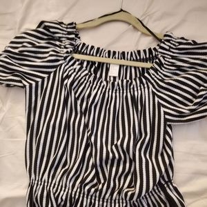 H&M Black and White Cropped Top in Medium